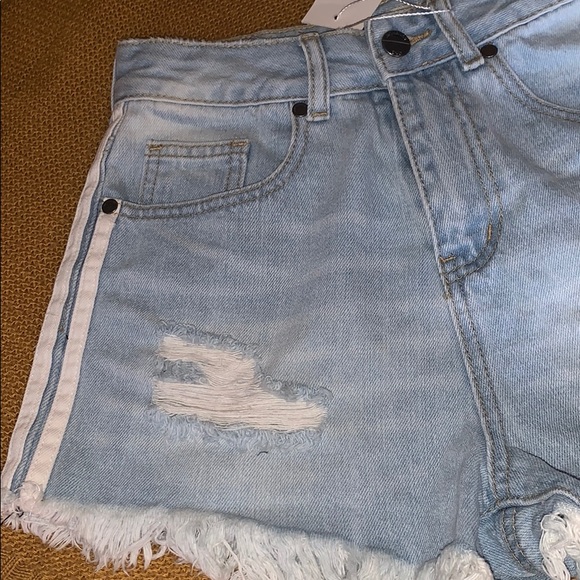 Shorts - Picture 4 of 5